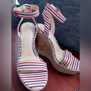 Jessica Simpson Alinda wedges